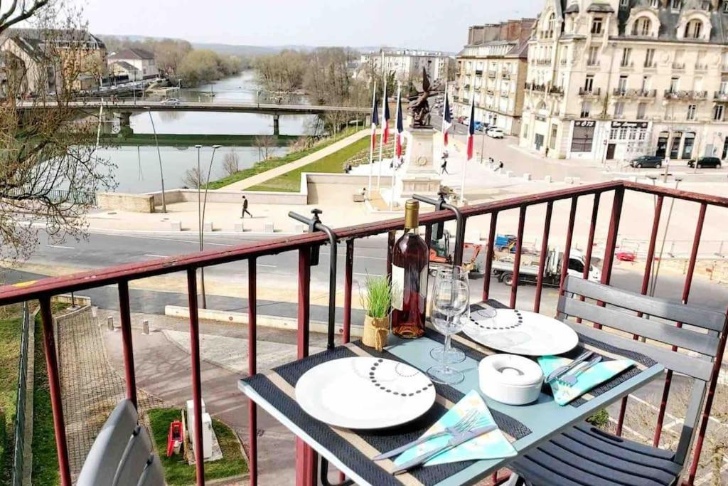 T1 Cocooning A L'Hotel De Ville Шарлевиль-Мезьер Экстерьер фото