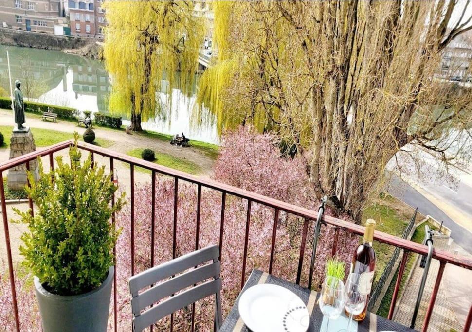 T1 Cocooning A L'Hotel De Ville Шарлевиль-Мезьер Экстерьер фото